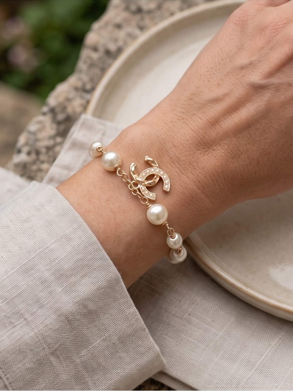 Pearl & Gold unbranded Logo Charm Bracelet 6.5-8.5 inch